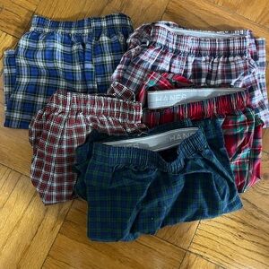 Hanes boxer set 5 boxers total.